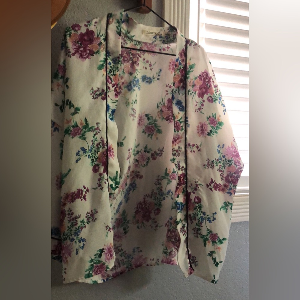 All $3 piece clothing. - Picture 6 of 13